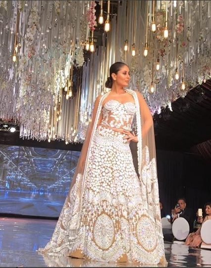 Kareena Kapoor- and https://wehot51.com/wp-content/uploads/2024/07/2-16.webp