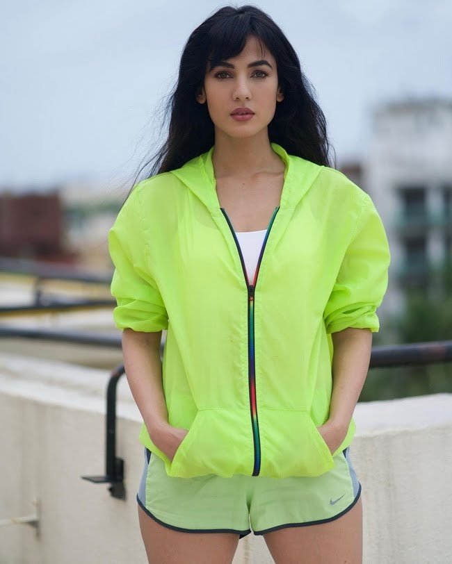 Sonal Chauhan- and https://wehot51.com/wp-content/uploads/2024/07/2-16.webp