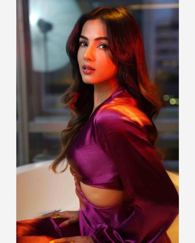 Sonal Chauhan- and https://wehot51.com/wp-content/uploads/2024/07/2-16.webp
